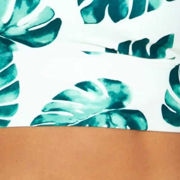 WILDFOX Palm Leaf Collins Sports Bra & 5" Matching Biker Shorts - Picture 8 of 13